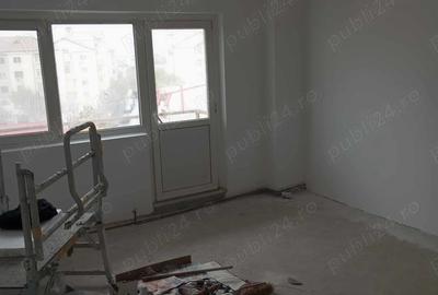Apartament cu 2 camere decomandat în Micro 3 - 5