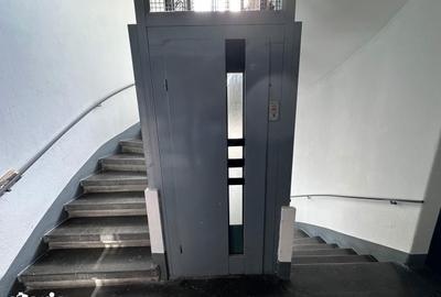 Apartament cu 3 camere în Romană