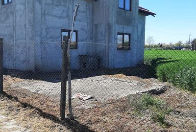 Casă cu Teren 3400 Mp în Ivanda - 1