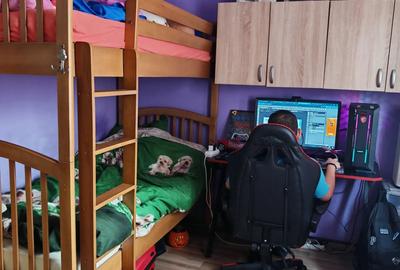 Apartament cu 3 camere semidecomandat, mobilat în Central