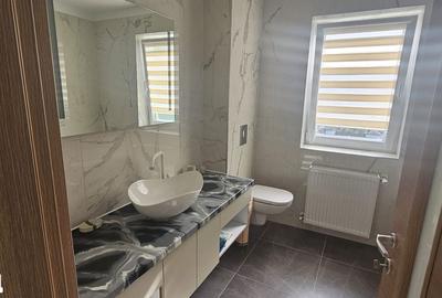 Apartament cu 3 camere, mobilat în Tractorul - 7