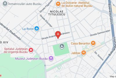 Casă individuală cu 10 camere cu Canalizare în 23 August - 1