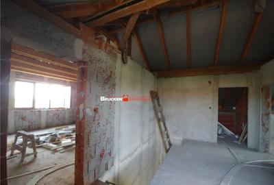 Casa de in zona centrala din Petreu - 32