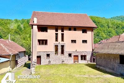 Cladire in Moneasa cu 9 camere: pretabil pensiune, azil batrani, casa vacan?a - 2