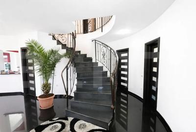 Casă cu 7 camere în Cetate - 1