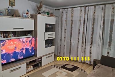Apartament cu 3 camere decomandat, mobilat în Radu Negru