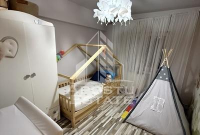 Apartament cu 3 camere, 2 bai,  decomandat,  etajul 2, zona Soarelui - 10