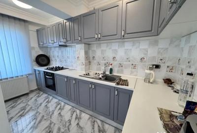 Apartament cu 5 camere decomandat în Km 4 - 16