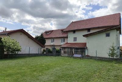 Casă cu 12 camere cu Teren 770 Mp în Central - 3