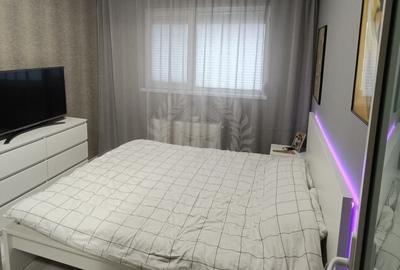 //3 CAMERE// MALU ROSU// - 9