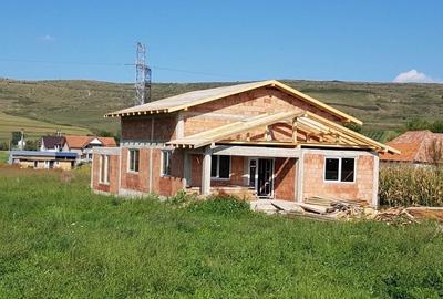 Casă cu 4 camere în Exterior Vest - 1