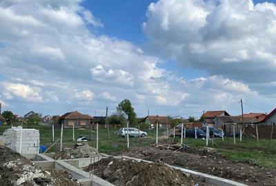 Casă cu Teren 685 Mp în Izvin