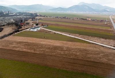 FILM! 5.500mp de inspiratie imobiliara, Tarlungeni,Brasov - 5