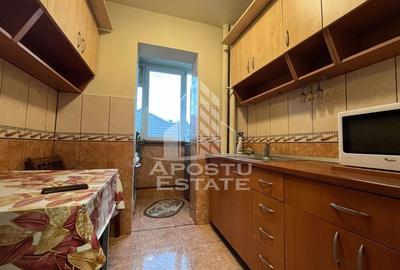 Apartament cu 3 camere, decomandat, etajul 2 , centrala proprie - 6