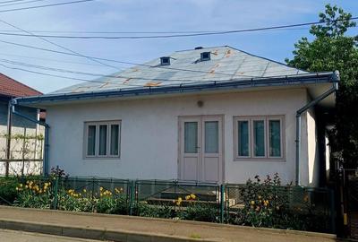 Casă cu 4 camere în Central - 2