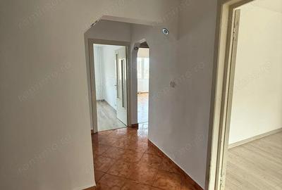 Apartament cu 3 camere decomandat în Soarelui - 17