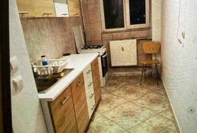 Apartament cu 3 camere decomandat în Drumul Taberei