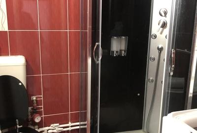 Apartament cu 2 camere decomandat în Apărătorii Patriei