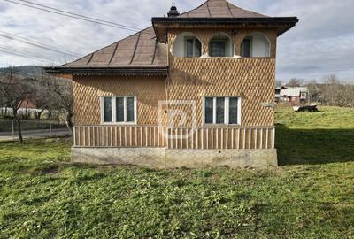 Casă individuală cu 4 camere cu Teren 2610 Mp în Central - 2