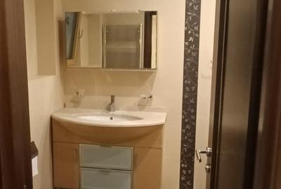 Apartament de  închiriat cu 3 camere, zona Km 5 Apartament de  închiriat cu 3 camere, zona Km 5 - 10