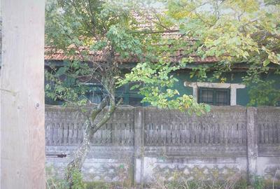 Casă cu 3 camere în Plopi