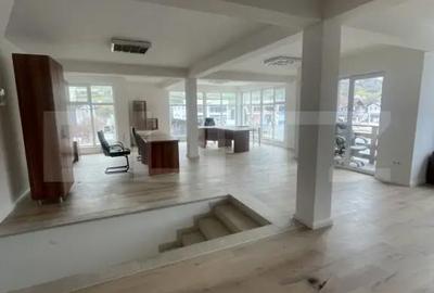 Spațiu comercial, de 110 mp, în Central - 6