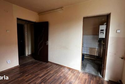 Apartament cu 3 camere semidecomandat în Intim - 3