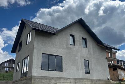 Casă cu 3 camere cu Teren 600 Mp în Central - 1
