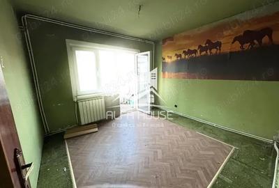 Apartament cu 4 camere semidecomandat în Central