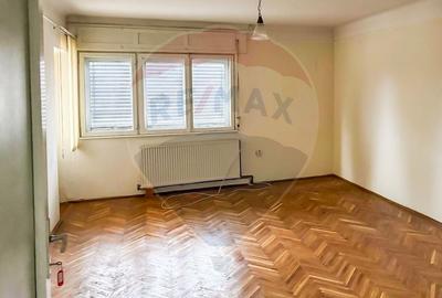 Casă individuală cu 4 camere cu Garaj în Central - 3