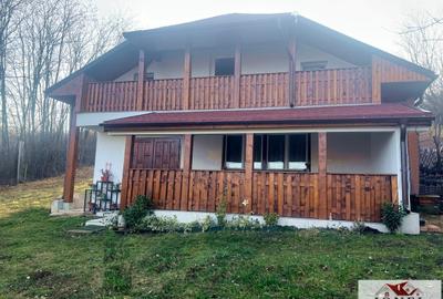 Casă individuală cu 4 camere cu Teren 2300 Mp în Est - 2