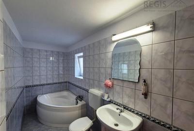 Casă cu 5 camere cu Canalizare în Noua - 9