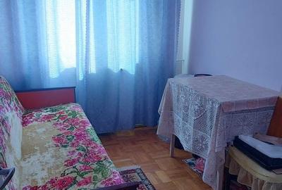 Apartament cu 3 camere semidecomandat în Central - 1
