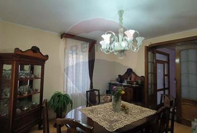 Casă cu piscină de vânzare în zona Piața Centrală Galați - 5