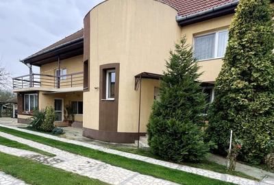 Casă individuală cu 5 camere cu Canalizare în Central - 1