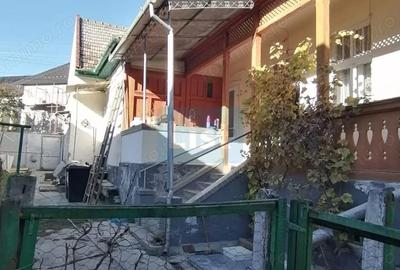 Casă cu 3 camere cu Canalizare în Central - 2