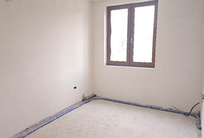 Casă cu 5 camere cu Teren 355 Mp în Central - 2