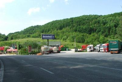 Vand pensiune si hotel la DN7/E81 Pitesti- Rm Valcea, teren 4 ha, 25euro/mp - 2
