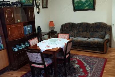 Casă cu 2 camere decomandat în Central