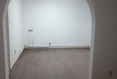 Spațiu comercial, de 55 mp, în Central - 8