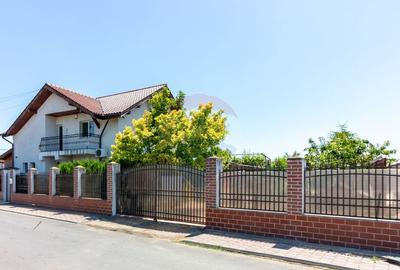 Casă cu 5 camere cu Garaj în Copăceni - 6