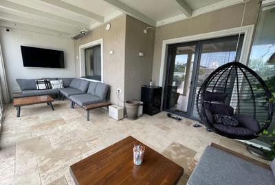 Casă cu 5 camere cu Piscina în Dumbrăvița