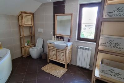 Casă cu 5 camere cu Teren 2000 Mp în Central - 15