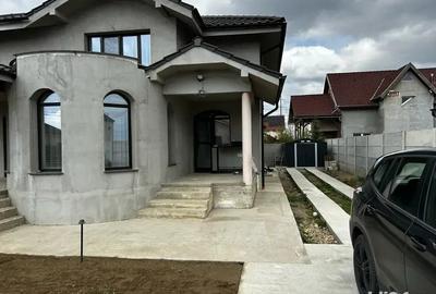 Casă cu 4 camere cu Teren 575 Mp în Centura