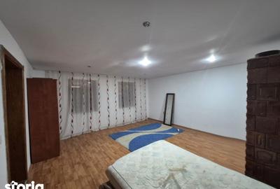 Casă cu 4 camere cu Teren 1933 Mp în Central - 2