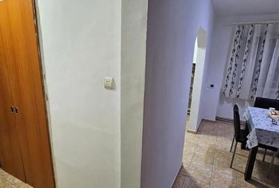 Apartament cu 4 camere semidecomandat în Micro II