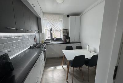 Apartament cu 3 camere decomandat în Traian - 4
