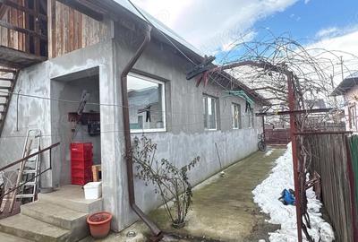 Casă cu 2 camere cu Teren 500 Mp în Central - 1