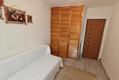 Apartament cu 3 camere semidecomandat, mobilat în Groapa - 15