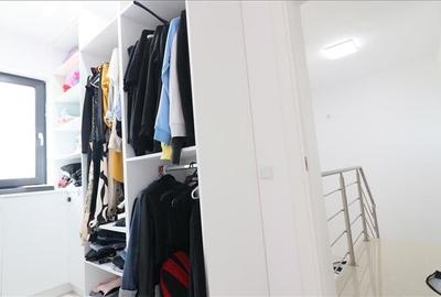 Casa deosebita, zona linistita de case, Visan. - 11
